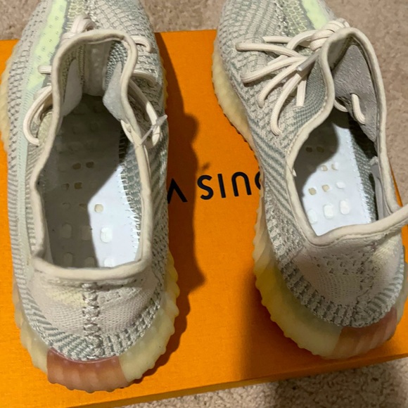 ? Authentic Yeezy Boost 350 V2 Citrin Sz 10 1/2